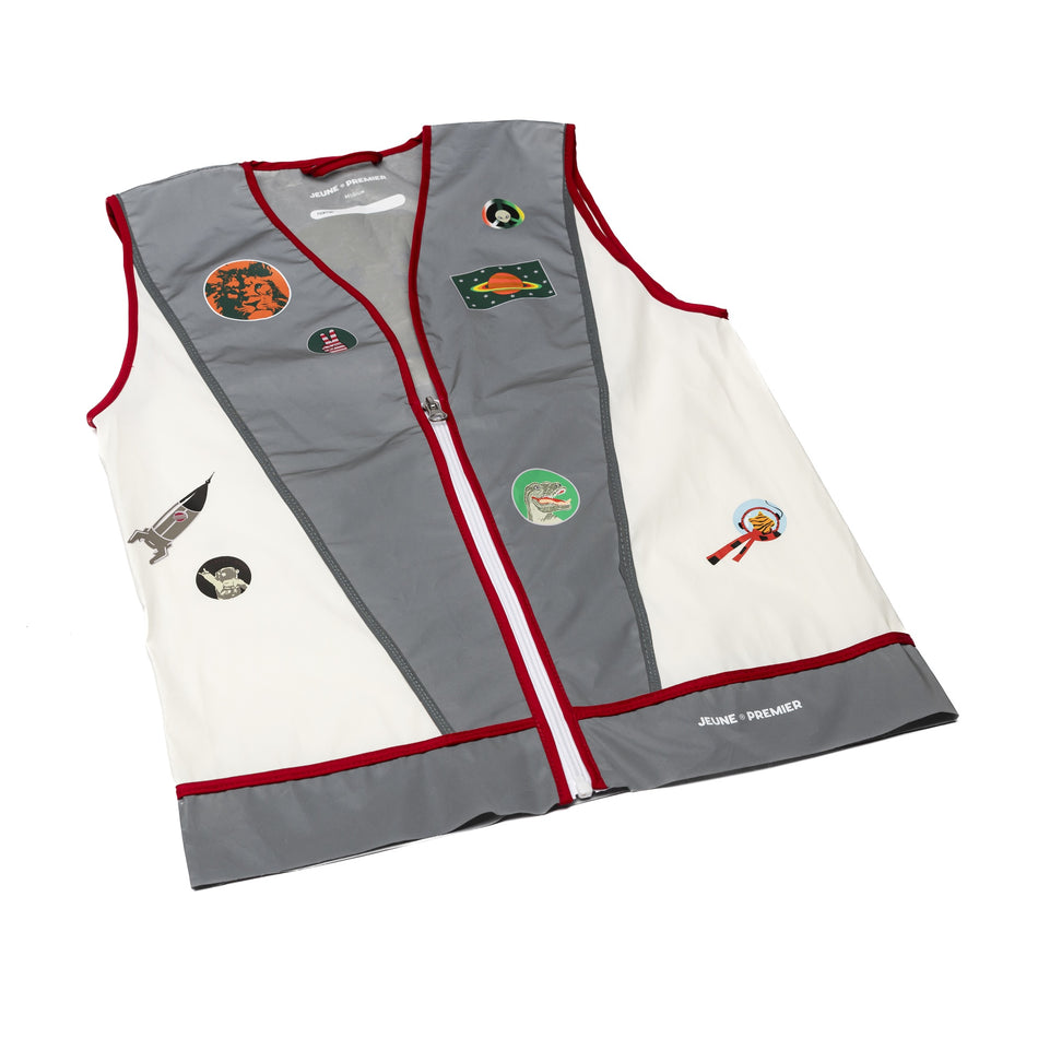 Be safe on the streets with the most fashionable Jeune Premier Bodyglower. The reflective fabric will make you visible in the dark from a distance of 150 metres.