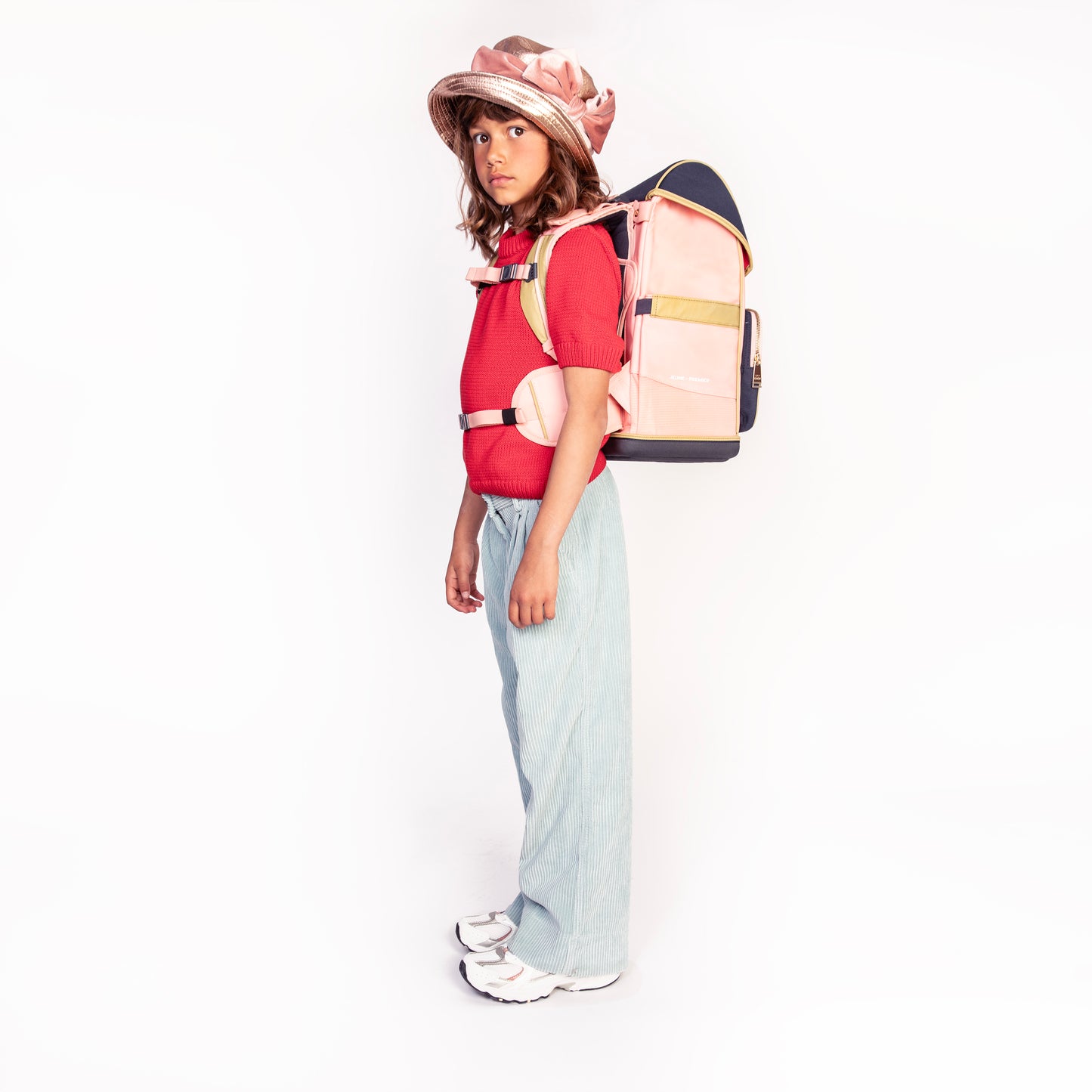 Ergonomic Jeune Premier backpack Pet-à-Porter for children from 6 years. Looking for a bag with beauty and brains? The load-bearing system transfers 50% of the weight to the hips.