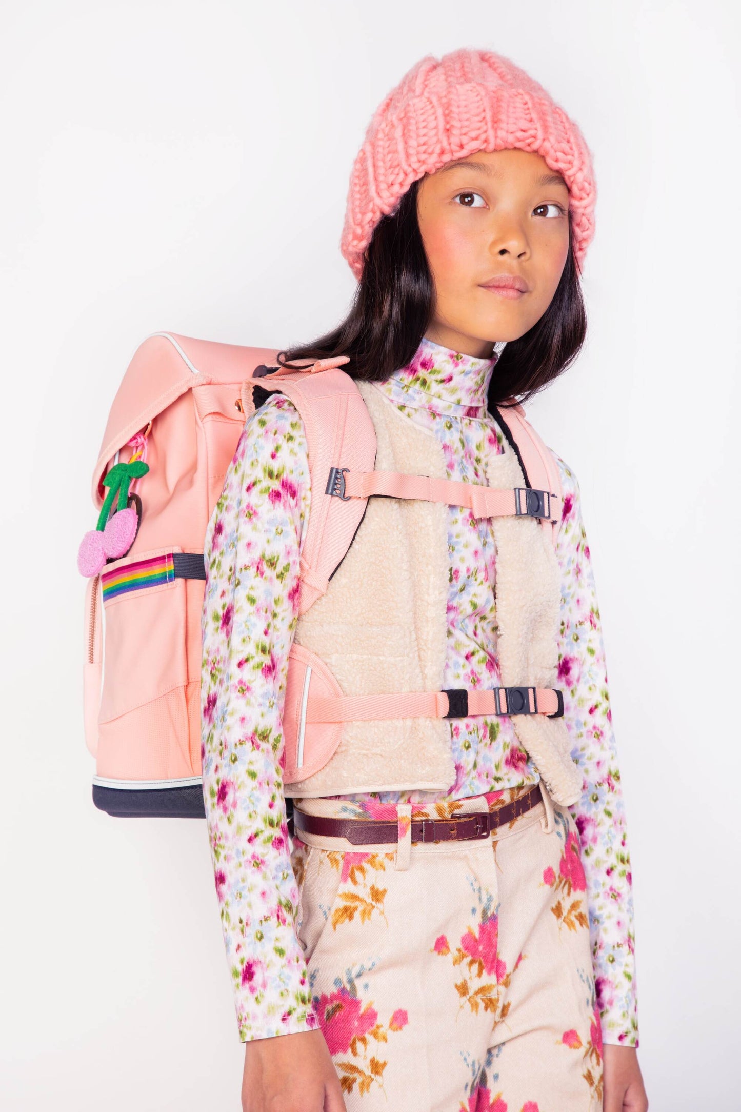 Ergonomic backpack Lady Gadget Pink for girls from the first year of primary school onwards. The load-bearing system transfers 50% of the weight to the hips.