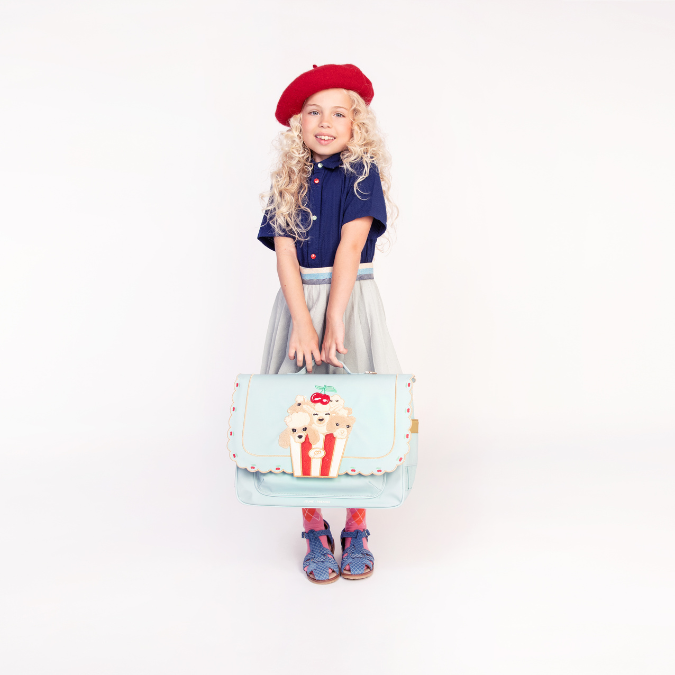Trendy schoolbag for children from 6 to 8 years old. This Jeune Premier It Bag Midi Popcorn is a real back-to-school essential.
