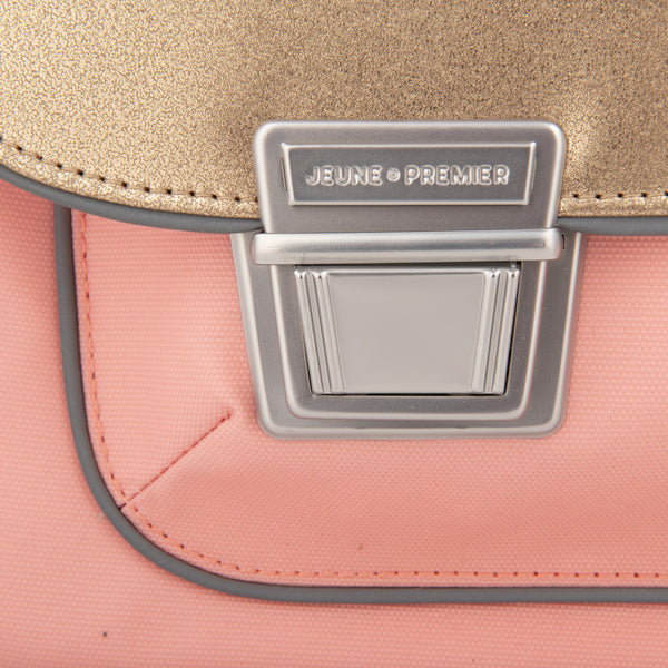 Trendy schoolbag for children from 6 to 8 years old. The bags were inspired by the leather school bags from the old days but with all the modern functionalities that make them timeless classics.