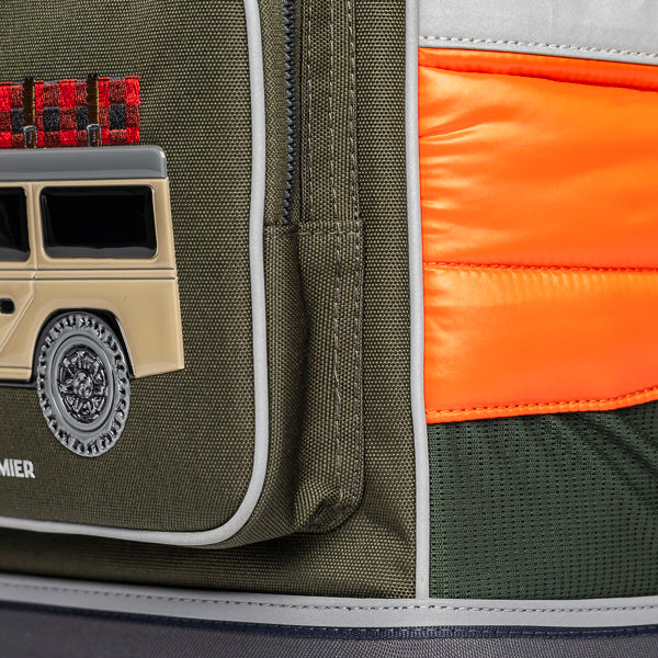 Ergomaxx Camp Life. Ergonomic, trendy backpack for children from 6 years. Looking for a bag with beauty and brains? The load-bearing system transfers 50% of the weight to the hips.