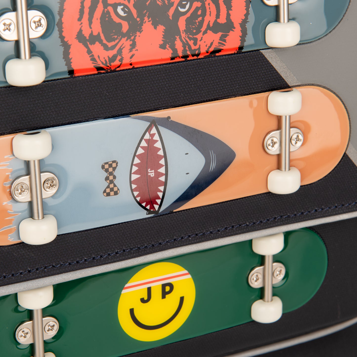 Trendy schoolbag for children from 6 to 8 years old. This Jeune Premier It Bag Midi Skate is a real back-to-school essential.