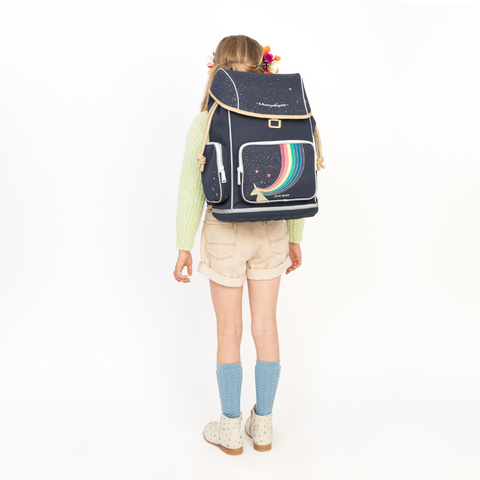 Discover the Ergomaxx, the most ergonomic backpack from Jeune Premier for girls aged 6 to 10. This Unicorn Gold design is perfect for unicorn & rainbow lovers.