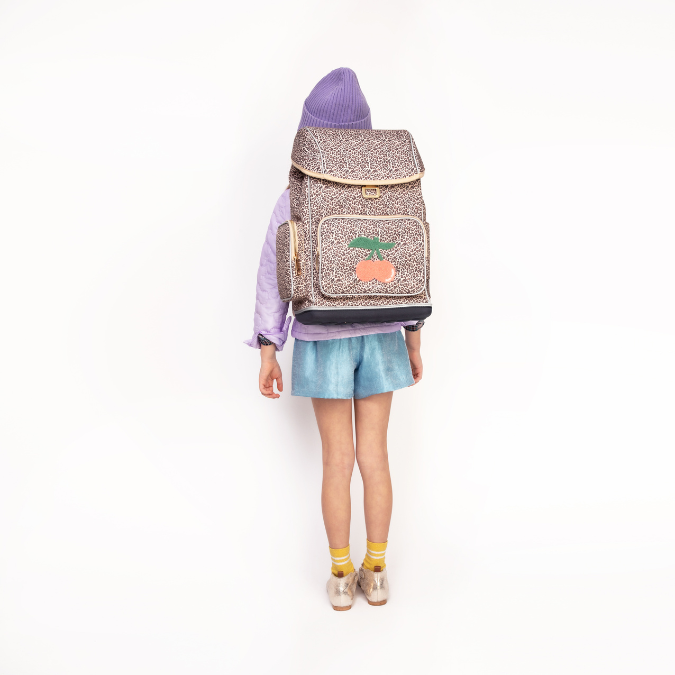 Discover the Ergomaxx Leopard Cherry, the most ergonomic and durable backpack in the world for girls aged 6 to 10.