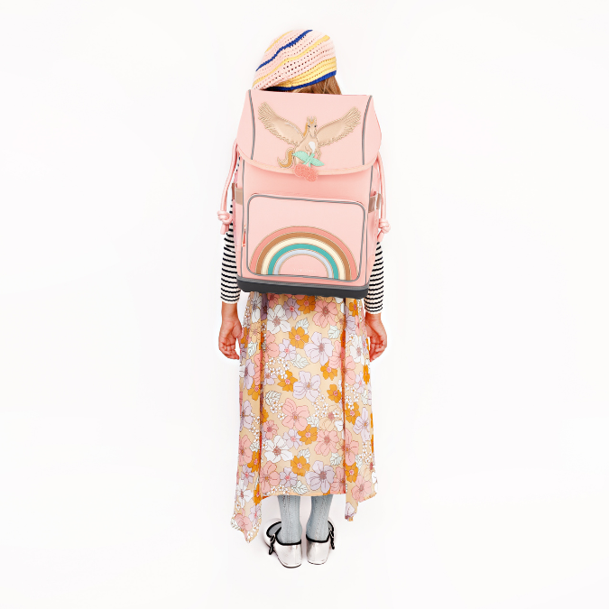 Discover the Ergomaxx, the most ergonomic and durable backpack in the world for girls aged 6 to 10. The Pegasus print is ideal for rainbow and unicorn lovers.