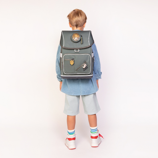 Discover the Ergomaxx, the most ergonomic and durable backpack in the world for boys aged 6 to 10. The khaki Big Five design is a bestseller for boys.