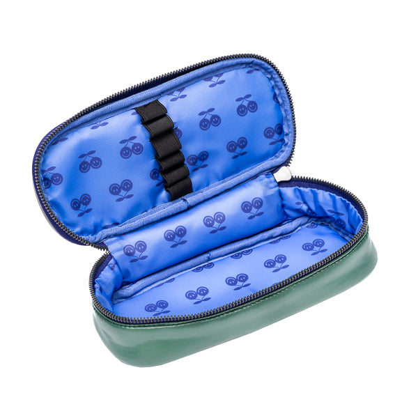 Trendy spacious pencil box. A plain pencil box, varnished with Jeune Premier designs, with a selection of elastic bands on the lid to store your favorite pens.