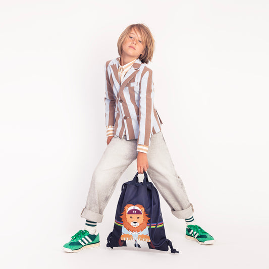 Boy carrying Jeune Premier City Bag King of the Cobbles, 3-in-1 school gym and city bag for all ages