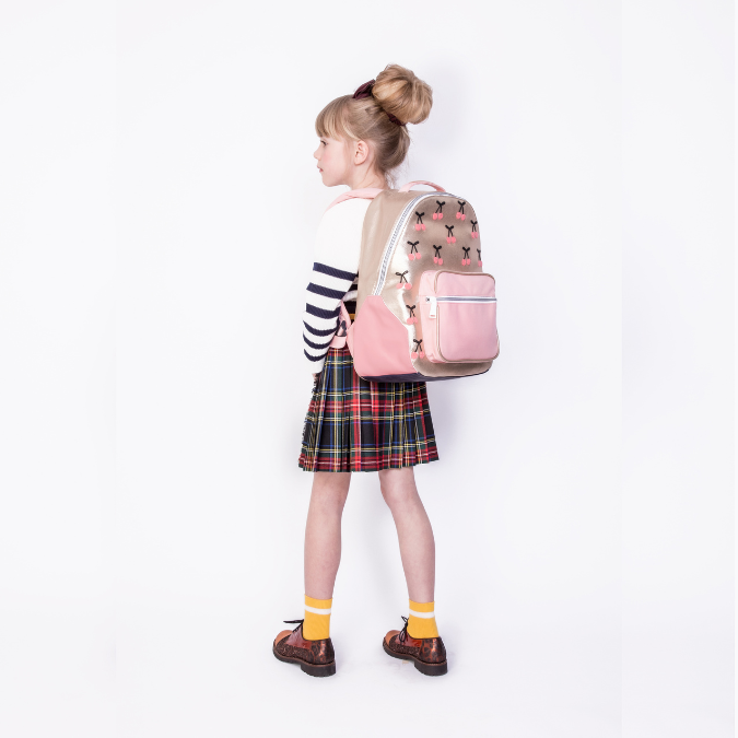Trendy backpack for girls from 6 years. The New Bobbie Cherry Pompon is a rework of the classic Bobbie model. 