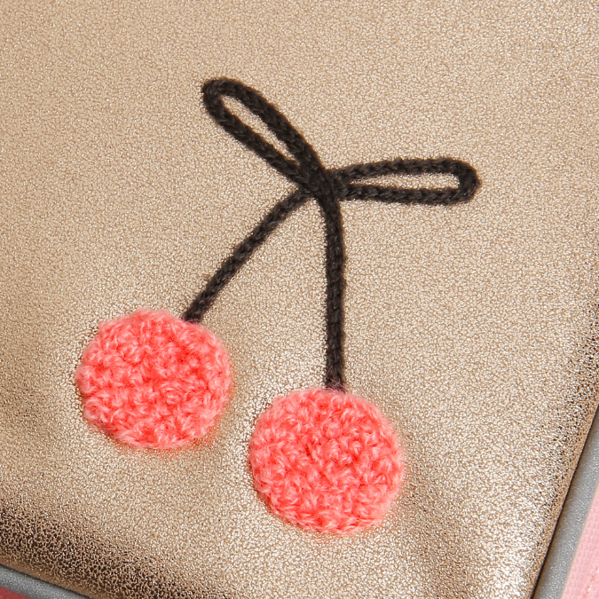 Trendy backpack for girls from 6 years. The New Bobbie Cherry Pompon is a rework of the classic Bobbie model. 