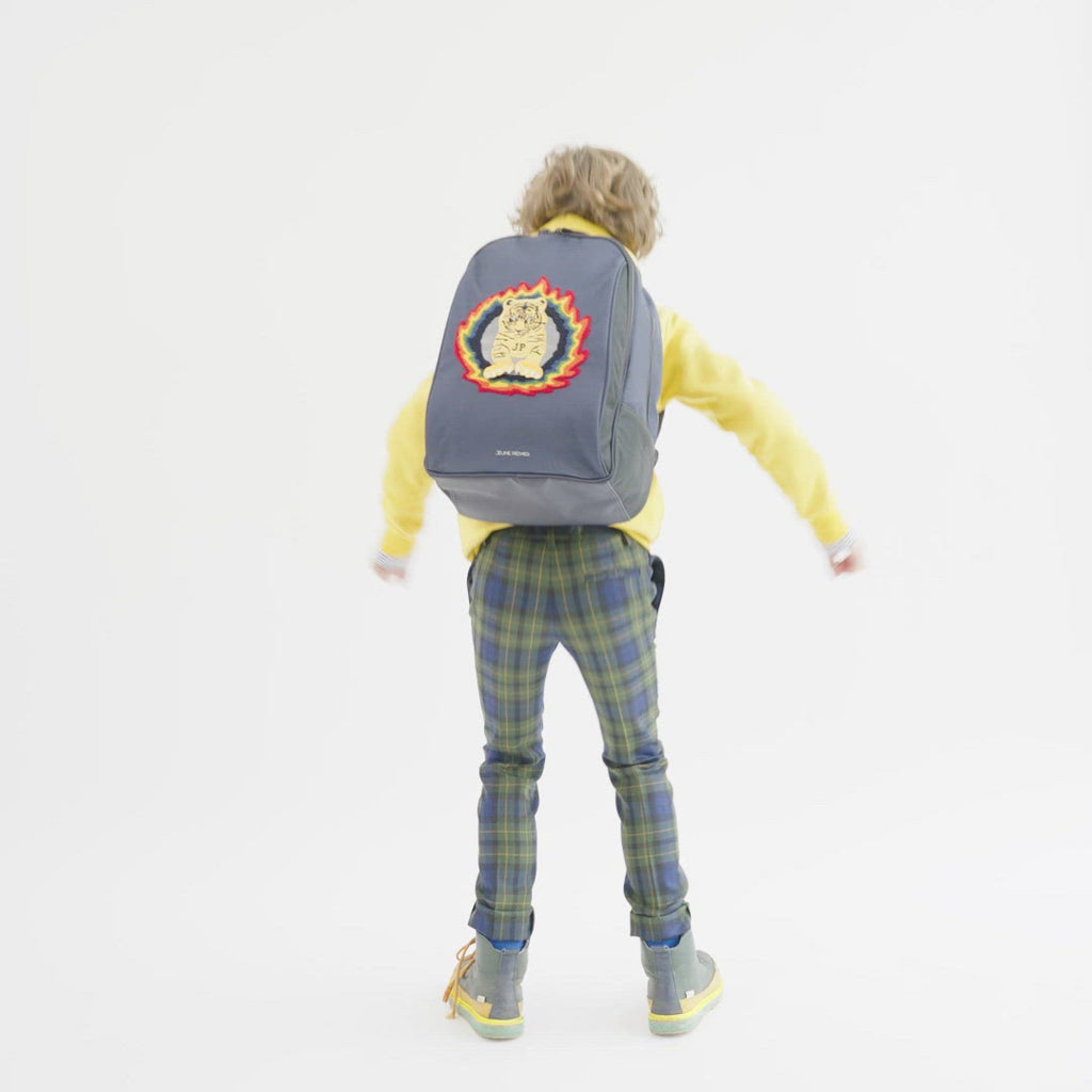 Discover the James Backpack, a trendy backpack with handy compartments for school. The Jeune Premier Tiger Flame print is ideal for tough warriors from 8 years old.